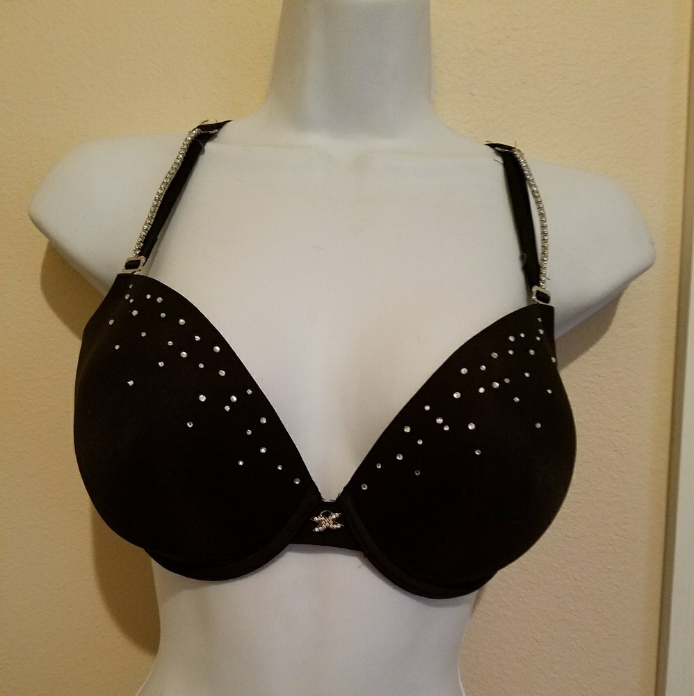 Sexy Fredrick of Hollywood bra